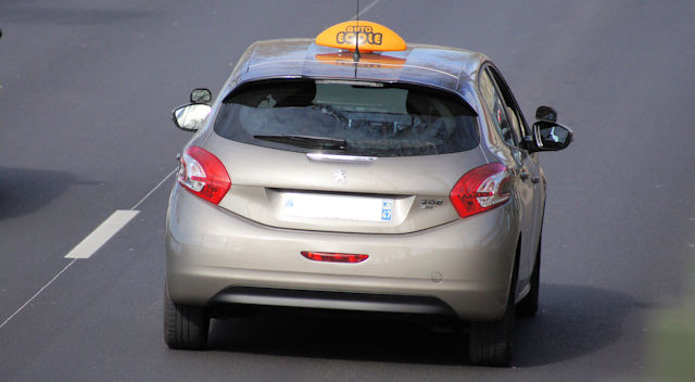 voiture télécommandée 360 lumineuse