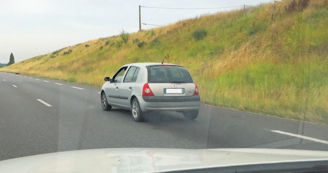 voiture sans permis qui fume