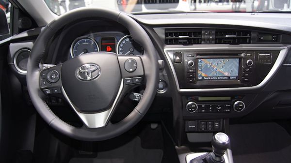 http://www.fiches-auto.fr/sdoms/shiatsu/uploaded/interieur-auris2-3.jpg