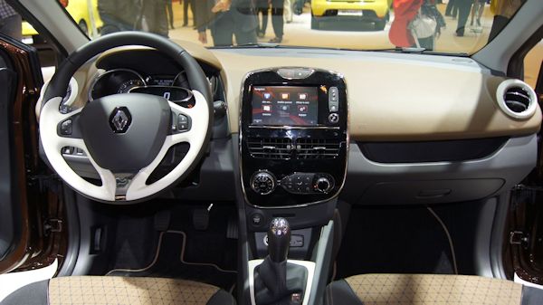 http://www.fiches-auto.fr/sdoms/shiatsu/uploaded/interieur-hjaune-clio-4.jpg