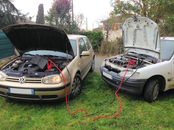 comment demarrer batterie avec cables