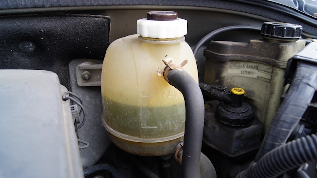 Insolite: un automobiliste gravement brûlé par son liquide de  refroidissement