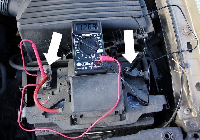 Les causes d'une batterie de voiture télécommande qui ne charge pas – VéhTél