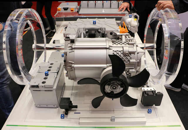 Pourquoi le rendement d'un moteur de voiture électrique est exceptionnel -  Transitions & Energies