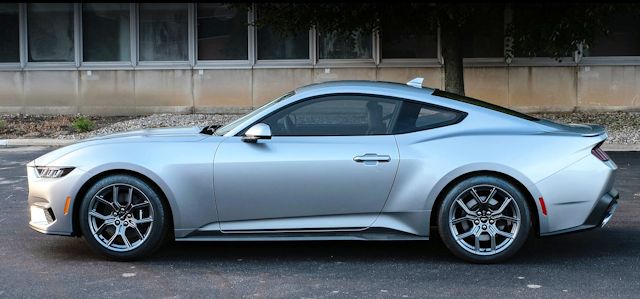 2023 Ford Mustang v8