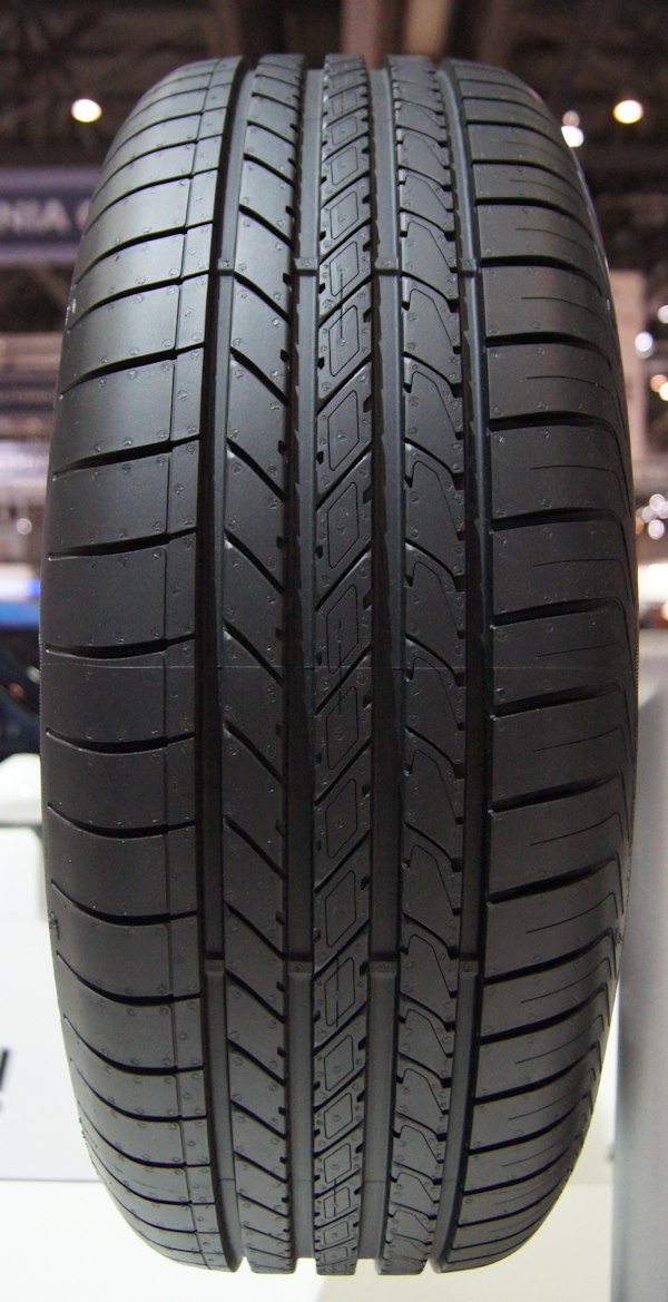 Quelles différences entre un pneu été et 4 saisons