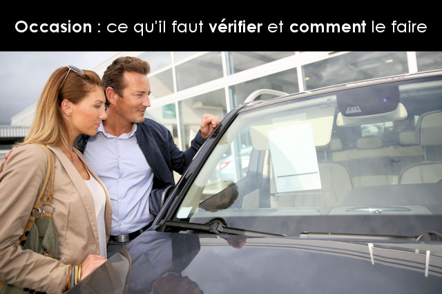 Un chauffeur privé nettoie en profondeur sa voiture avec du