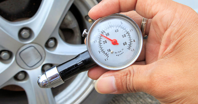 Comment augmenter la durée de vie de vos pneus en utilisant une rainureuse  digitale pour pneus. - Blinker FR