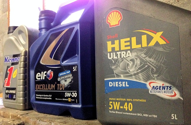 Huile moteur diesel 5W40 5L + 2L SHELL : les 2 bidons à Prix Carrefour